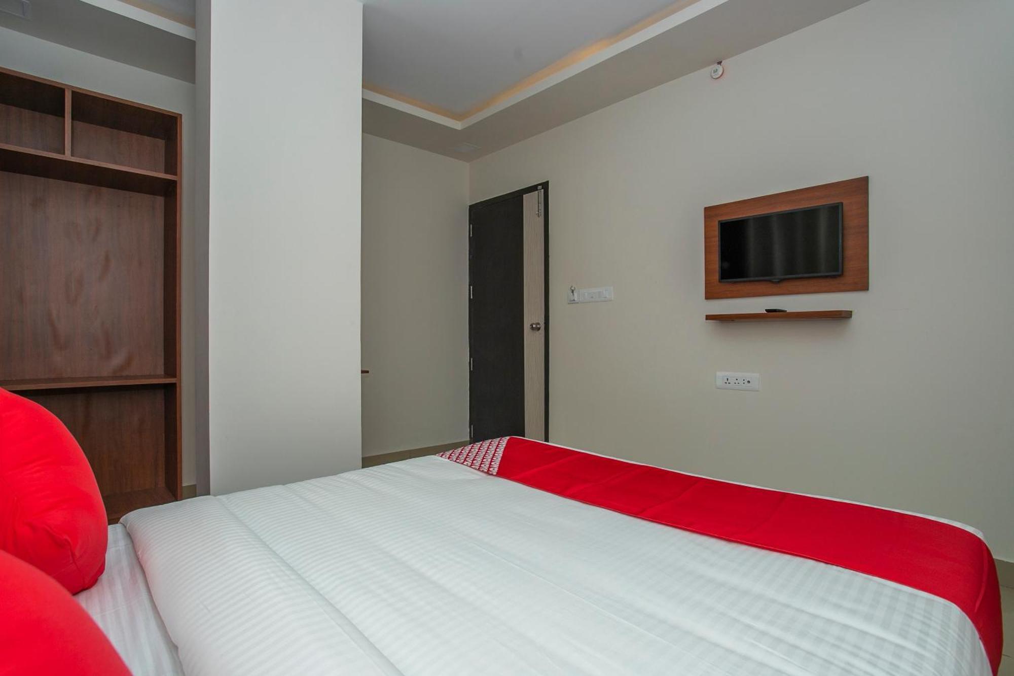 Hotel O Varcity Phi Premium Pavilion ,above Hdfc Bank ,near Anjaneya Temple Madiwala, Hosur Main R Bangalore
