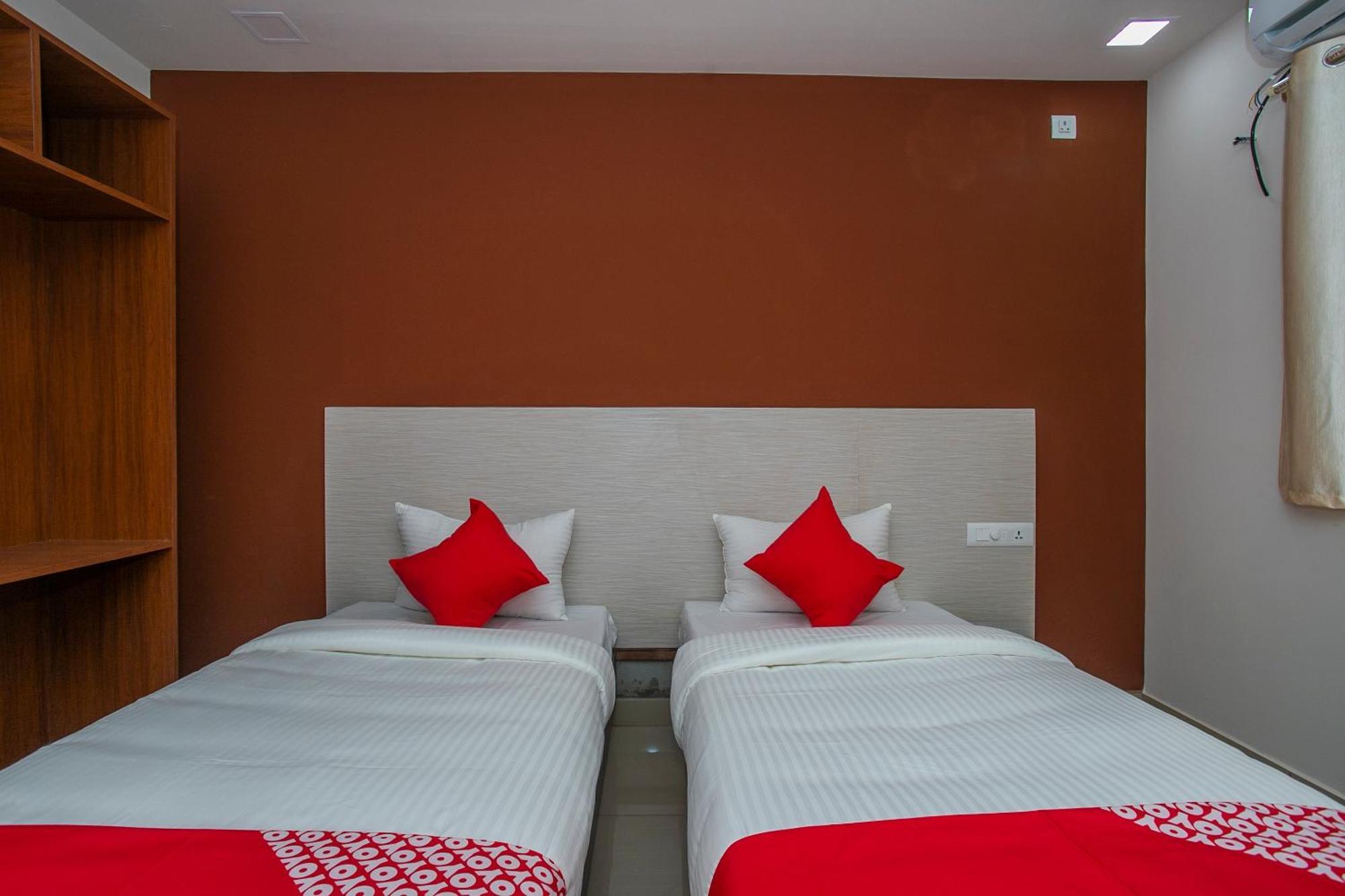 O Varcity Phi Premium Pavilion ,above Hdfc Bank ,near Anjaneya Temple Madiwala, Hosur Main R 4*